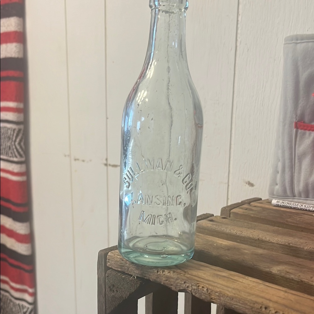 Gray Water Bottle for Dining